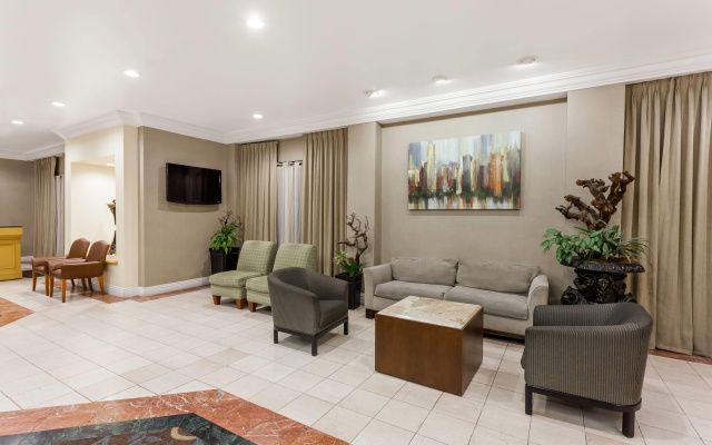 photo 2 of Howard Johnson by Wyndham Fullerton/Anaheim Conference Cntr