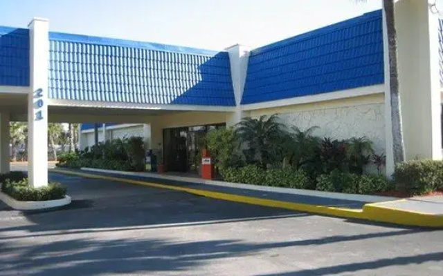 photo 2 of Howard Johnson Inn - Kissimmee Heritage Park
