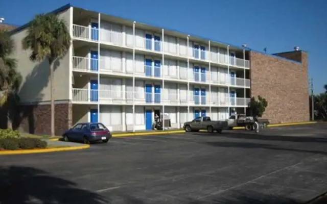 photo 4 of Howard Johnson Inn - Kissimmee Heritage Park