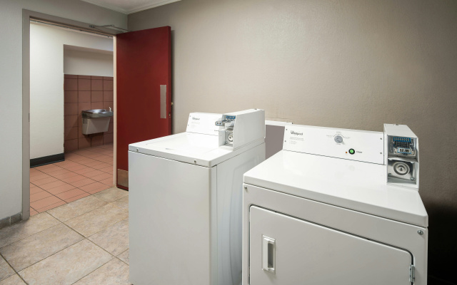 photo 3 of Red Roof Inn & Suites Lexington - Hamburg