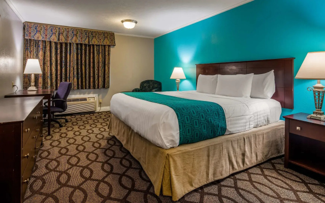 photo 5 of Red Roof Inn & Suites Lexington - Hamburg
