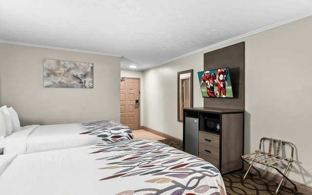 photo 5 of Red Roof Inn Lexington - Hamburg