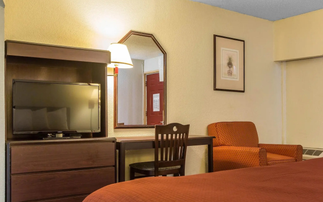 photo 3 of Rodeway Inn Marietta near Dobbins ARB Hotel