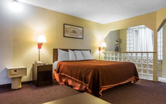 photo 4 of Rodeway Inn Marietta near Dobbins ARB Hotel