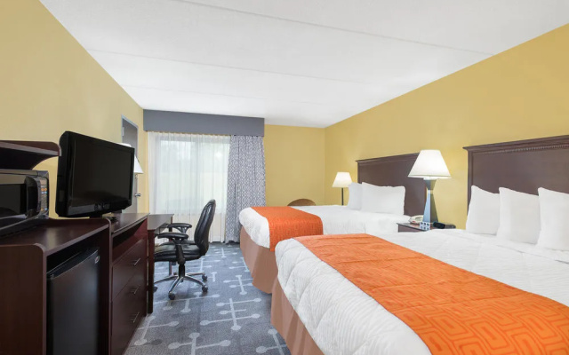 photo 4 of Howard Johnson Inn Saugerties