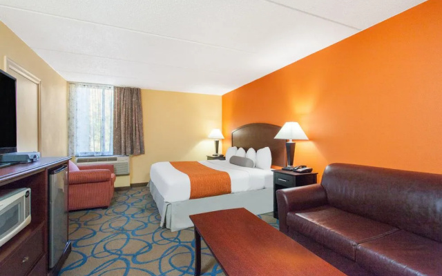 photo 3 of Howard Johnson Inn Suffern