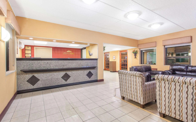 photo 2 of Howard Johnson by Wyndham Suffern