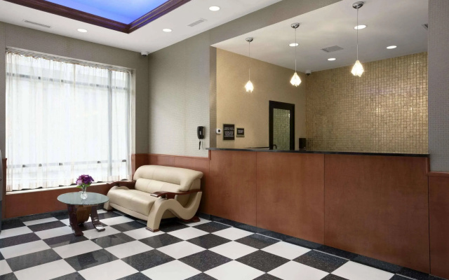photo 2 of Howard Johnson by Wyndham Jamaica NY Near AirTrain JFK