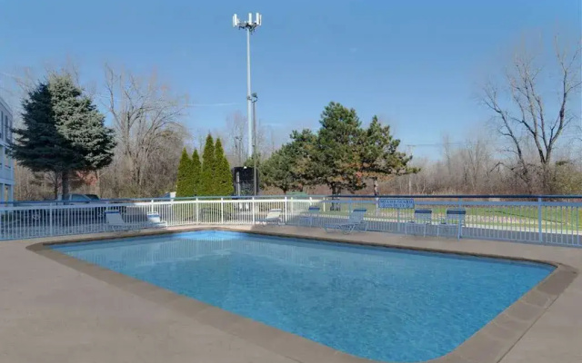 photo 5 of Howard Johnson Lansing