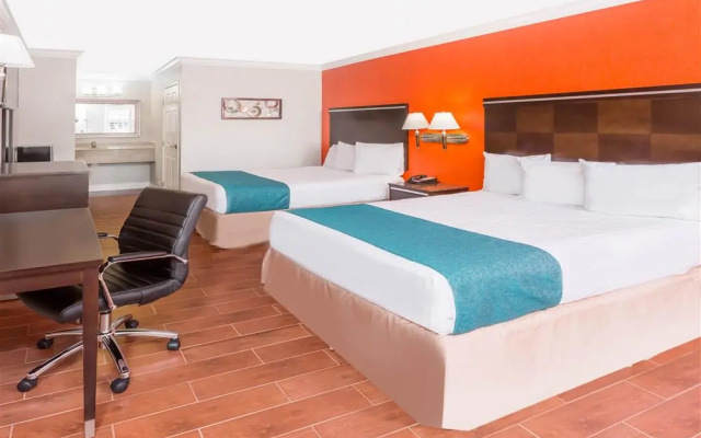 photo 3 of Howard Johnson by Wyndham Orange Hotel & Suites