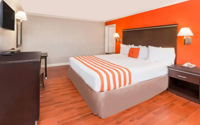 photo 5 of Howard Johnson by Wyndham Orange Hotel & Suites
