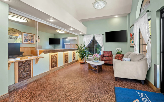 photo 2 of Howard Johnson by Wyndham Pasadena