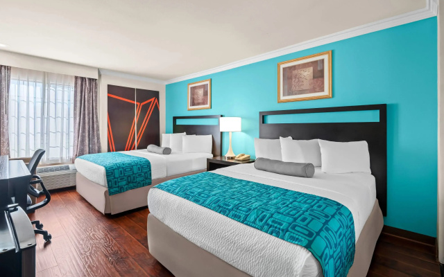 photo 5 of Howard Johnson by Wyndham Pasadena