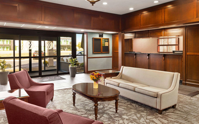 photo 2 of Ramada Plaza by Wyndham Portland