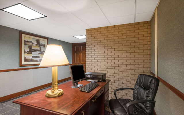 photo 3 of Ramada Plaza by Wyndham Portland