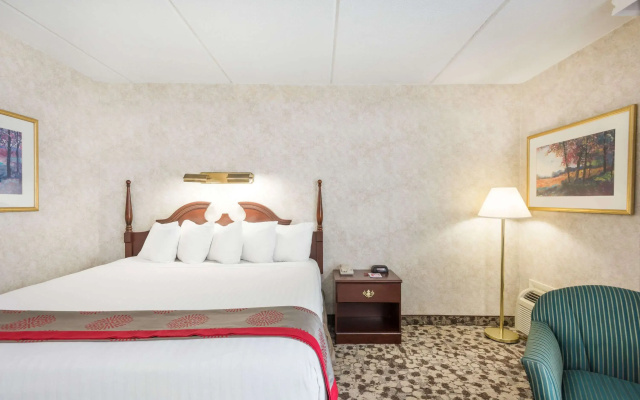 photo 4 of Ramada Plaza by Wyndham Portland