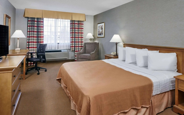 photo 3 of Howard Johnson Plaza Hotel by Wyndham Madison