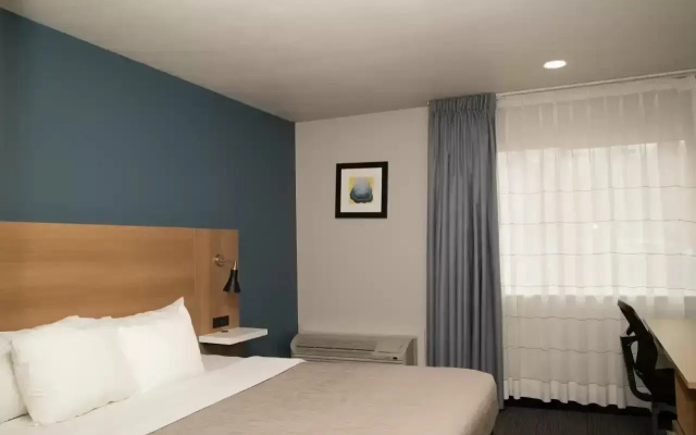 photo 2 of Howard Johnson by Wyndham Portland Airport