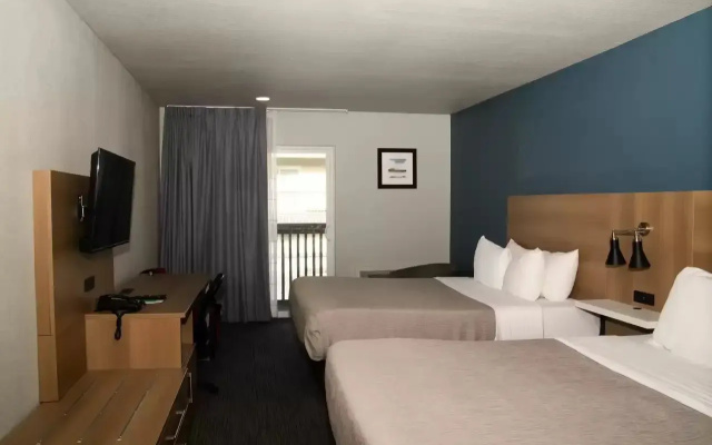 photo 3 of Howard Johnson by Wyndham Portland Airport