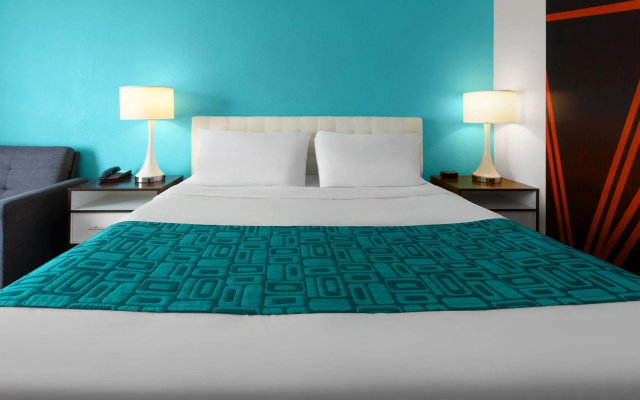 photo 5 of Howard Johnson by Wyndham Romulus Detroit Metro Airport