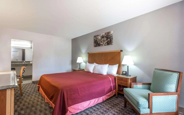 photo 3 of Howard Johnson by Wyndham Scottsdale Old Town