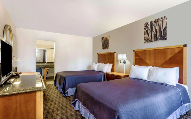 photo 4 of Howard Johnson by Wyndham Scottsdale Old Town
