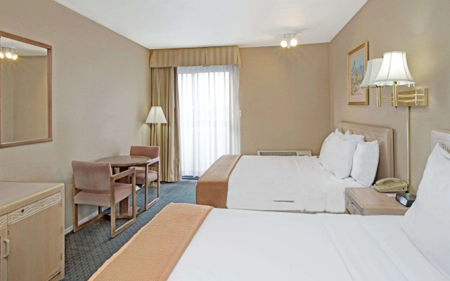 photo 3 of Howard Johnson by Wyndham Torrance