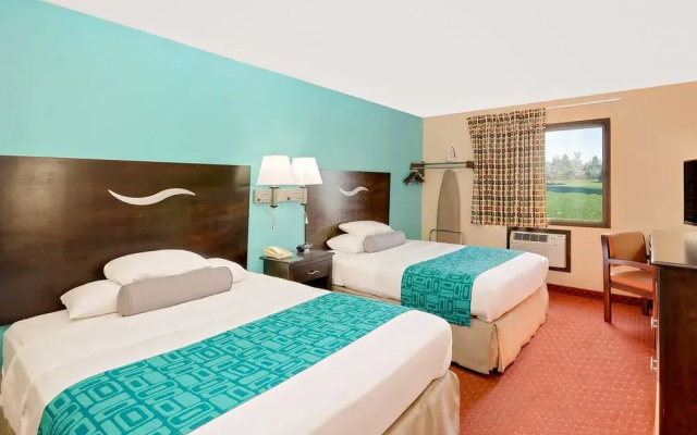 photo 5 of Howard Johnson By Wyndham Waterloo/Cedar Falls