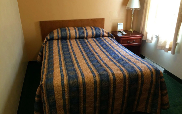 photo 5 of Howard's Motel