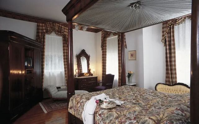 photo 4 of Hubbard Mansion B&B