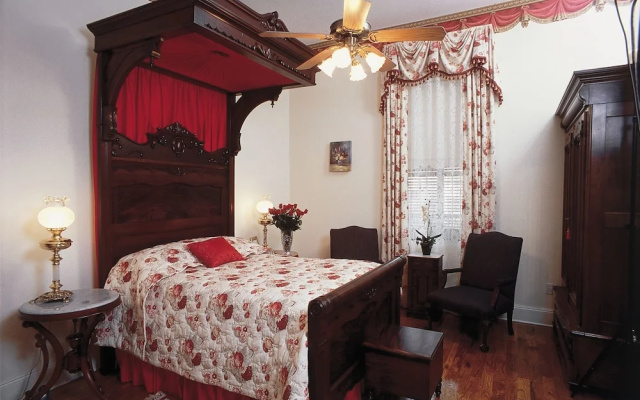 photo 5 of Hubbard Mansion B&B