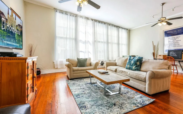 photo 2 of Huge 4-BR 4-BTH Steps to FQ by Hosteeva