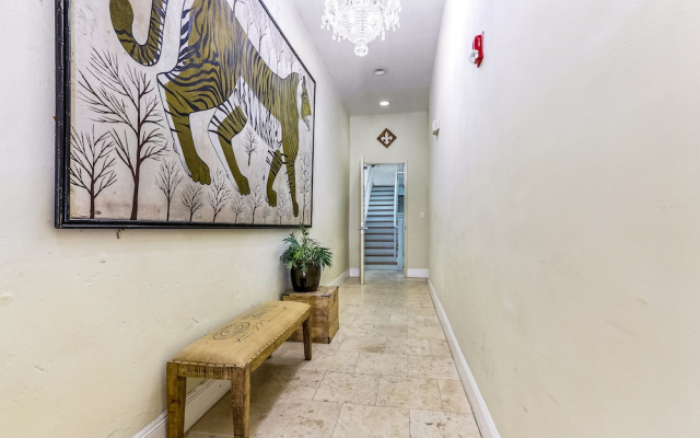 photo 3 of Huge 4-BR 4-BTH Steps to FQ by Hosteeva