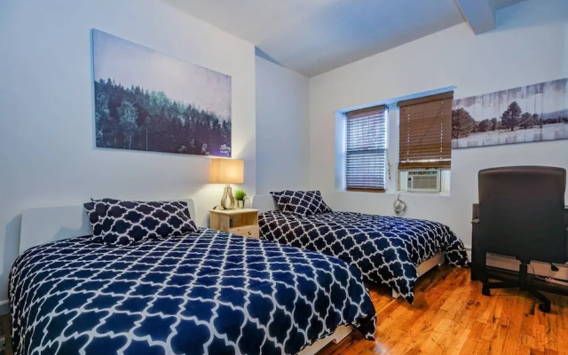 photo 2 of Huge & Cozy 3BR 2BA House 15m to Times Square