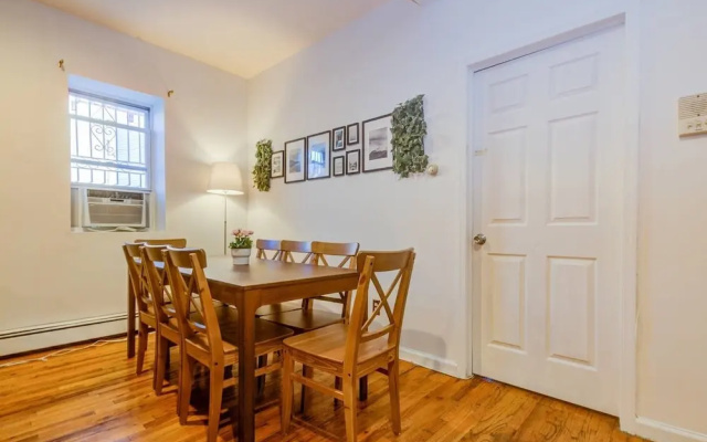 photo 5 of Huge & Cozy 3BR 2BA House 15m to Times Square