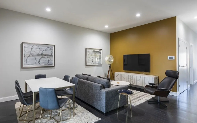 photo 2 of Huge Stylish 3 BR Loft Cobblestone St Next to NYC