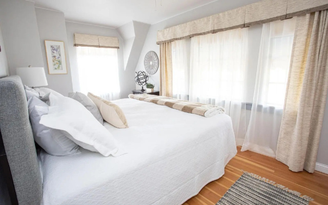 photo 3 of Hummingbird Estate Wine & Suites