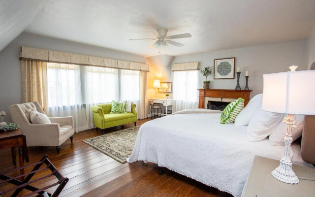 photo 5 of Hummingbird Estate Wine & Suites