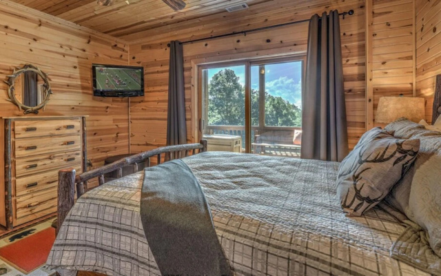 photo 3 of Hummingbird Retreat by Escape to Blue Ridge