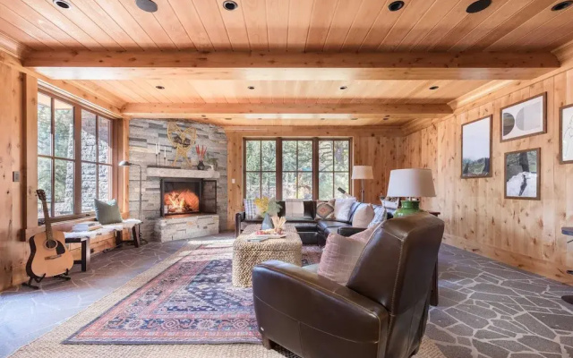photo 2 of Hunter by Avantstay Award-winning Riverfront Cabin 5 Minutes From Palisades