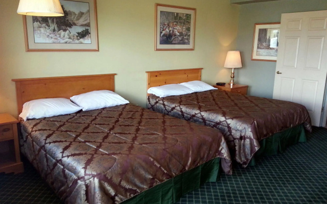 photo 3 of Hunters Hot Springs Resort