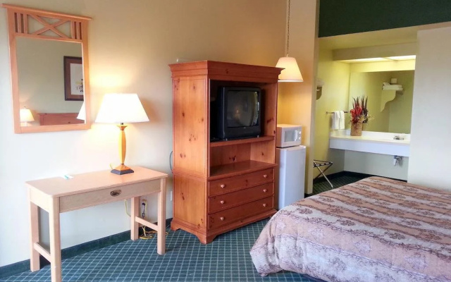 photo 4 of Hunters Hot Springs Resort