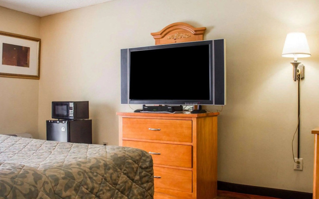 photo 4 of Rodeway Inn Huntington Station - Melville