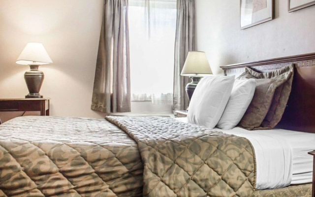 photo 5 of Rodeway Inn Huntington Station - Melville