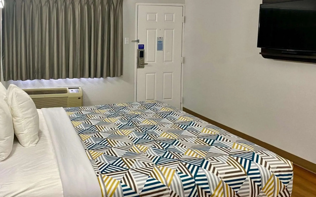 photo 5 of Motel 6 Huntington, WV