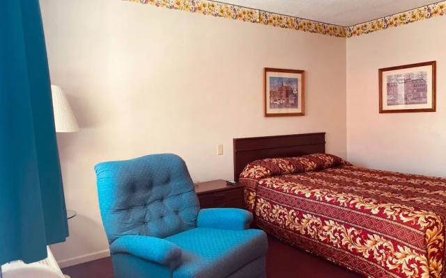 photo 3 of Huntington Inn