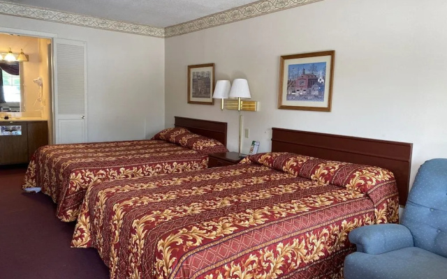 photo 4 of Huntington Inn
