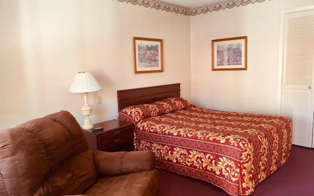 photo 5 of Huntington Inn
