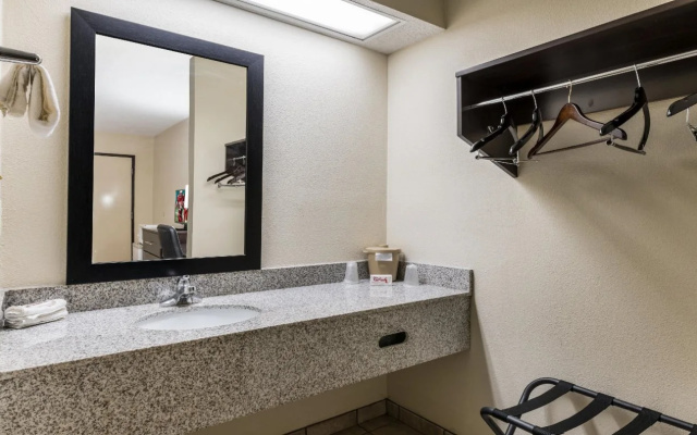 photo 5 of Red Roof Inn Lexington, NC