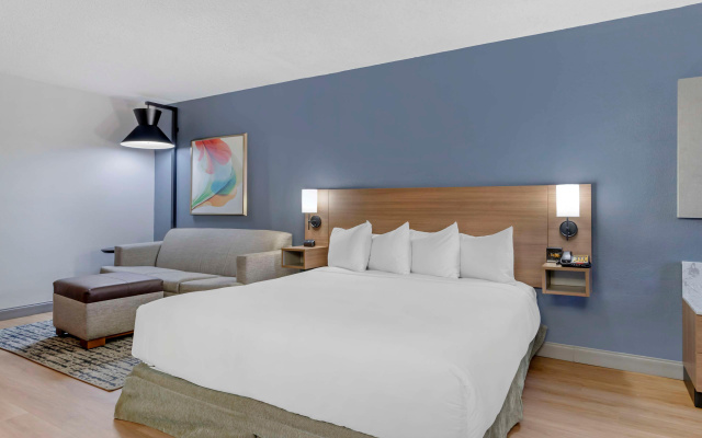 photo 4 of The IAH Houston Hotel